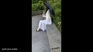 國產女優激情5P～全程露臉肚兜情趣被好幾個大哥玩弄爆操蹂躪，淫聲盪語草嘴口交幹騷穴多體位蹂躪好刺激